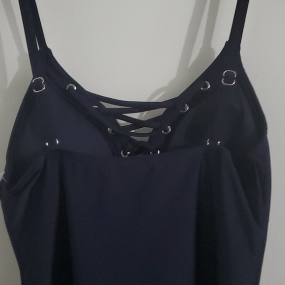 Swimsuit - Picture 4 of 6